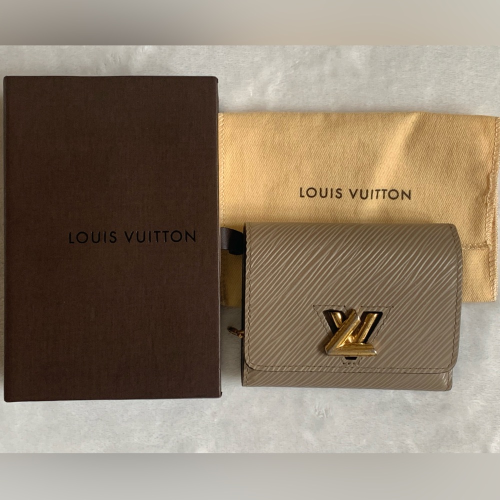 ❌SOLD ❌Louis Vuitton Twist Compact Wallet In Epi
leather (galet tone)